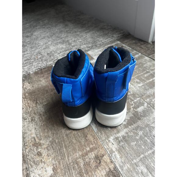 Boy’s snow boots.  Size 12 - Picture 8 of 11